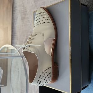 Cream colored shoes size 10